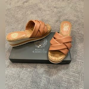 Vince Camuto Vivistie platform sandals 💜